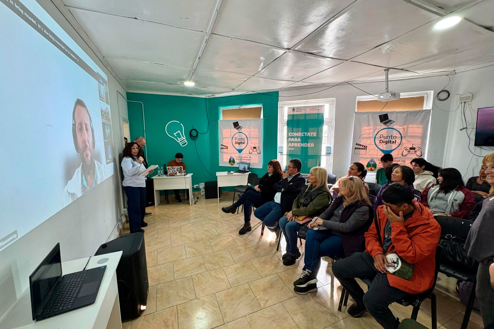 Cultura Digital y Alfabetización Mediática lanza capacitaciones gratuitas de IA y tecnologías digitales