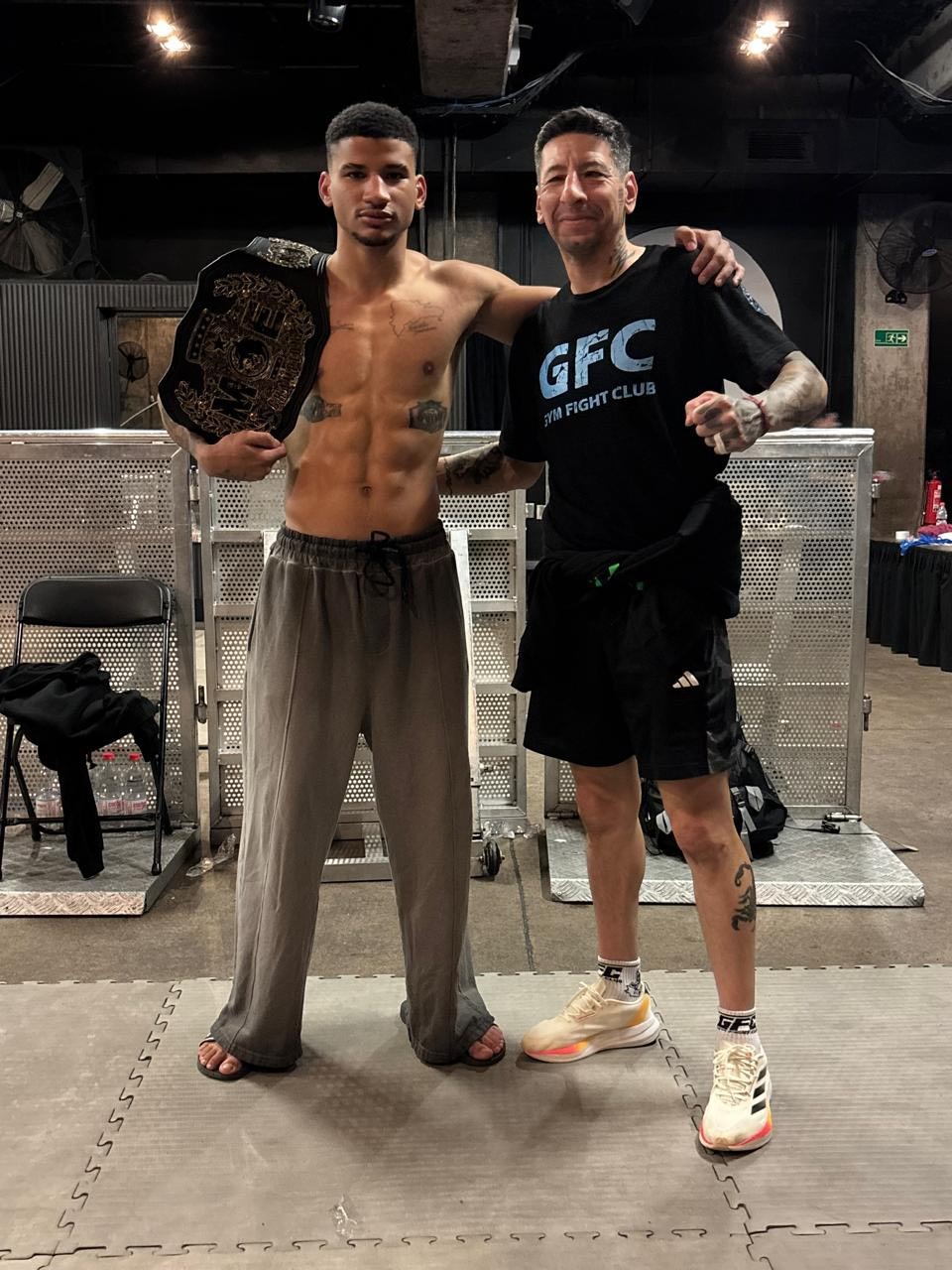 Anthony Guzmán ganó por knock-out y se quedó con el cinturón en Chile