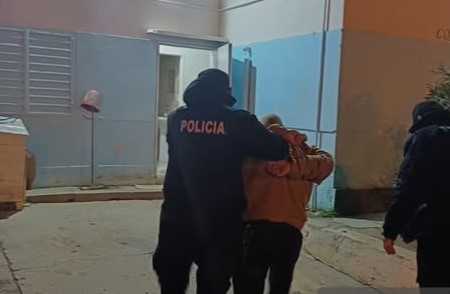 Barrio Moure: pareja sorprende a ladrón dentro de su casa y lo atrapa tras una persecución