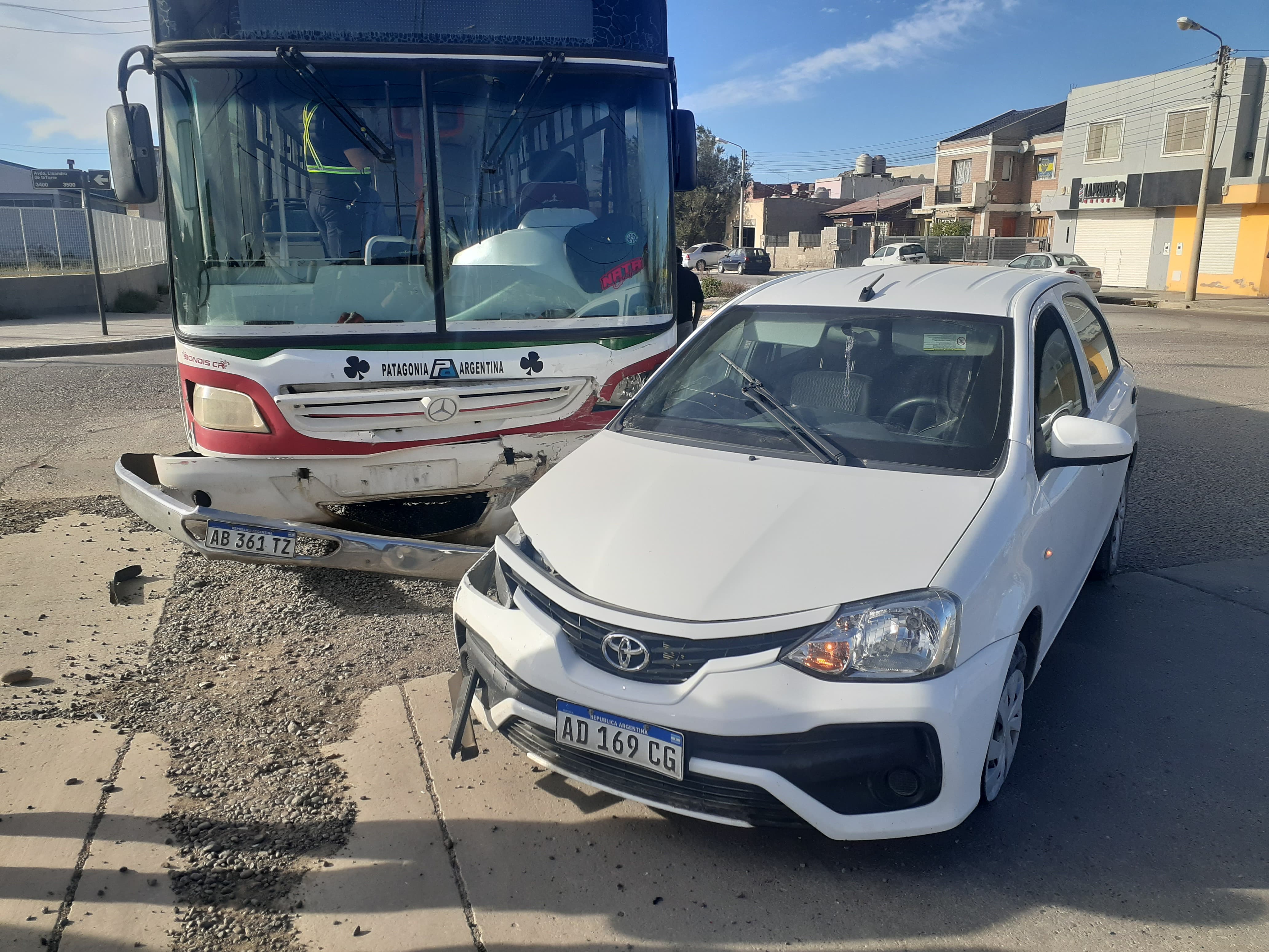 Colisión vehicular con persona lesionada en Comodoro Rivadavia