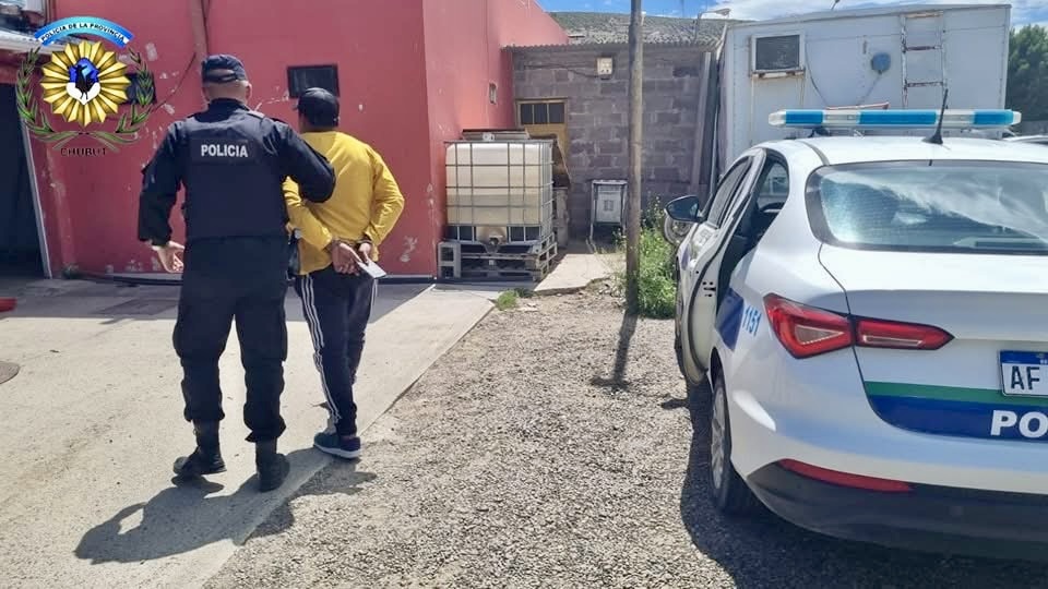 Detienen a un hombre por resistencia a la autoridad y documentación irregular en Rada Tilly