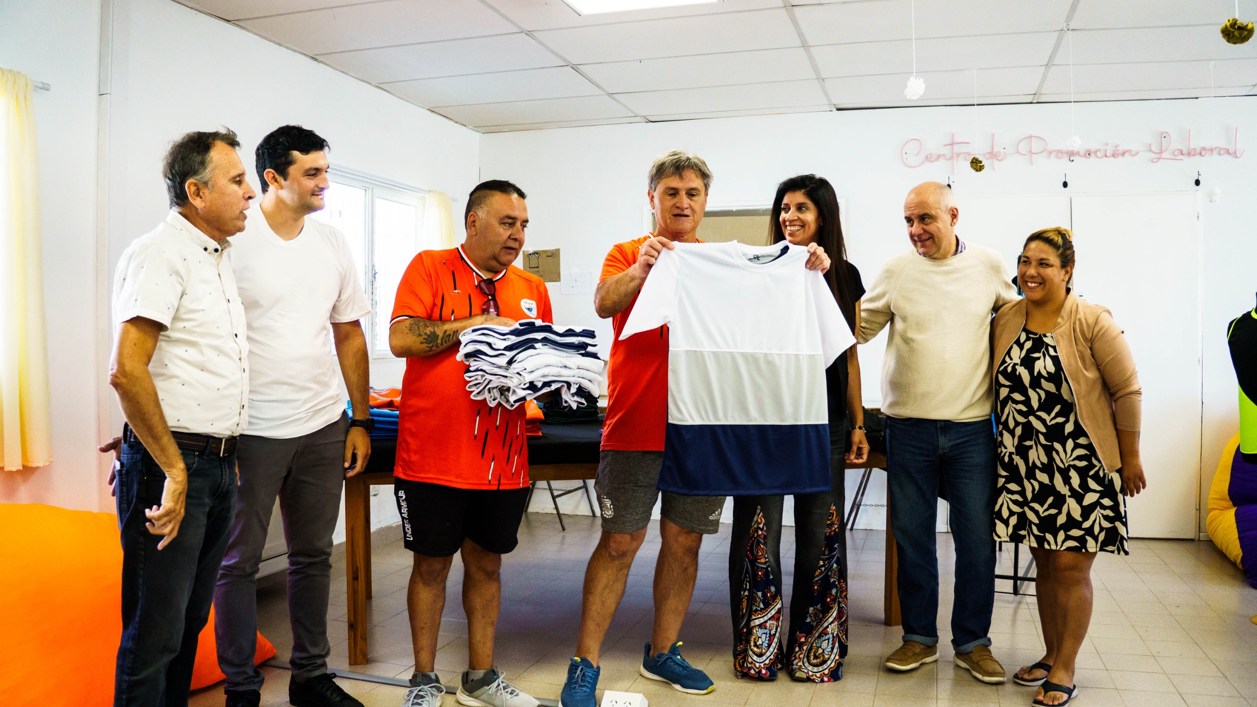 El Centro Laboral Textil entregó indumentaria deportiva a 9 clubes de Comodoro