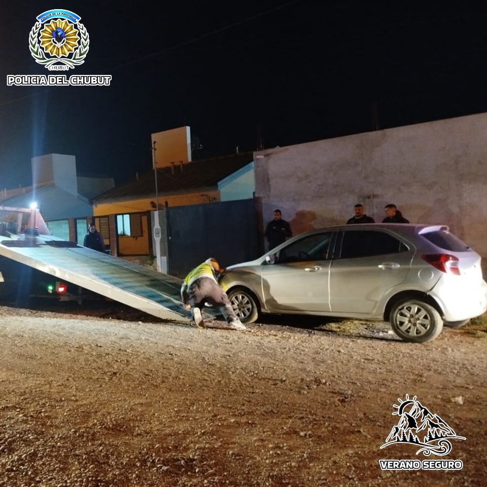 Hallan un vehículo robado en zona de ripio de Comodoro Rivadavia