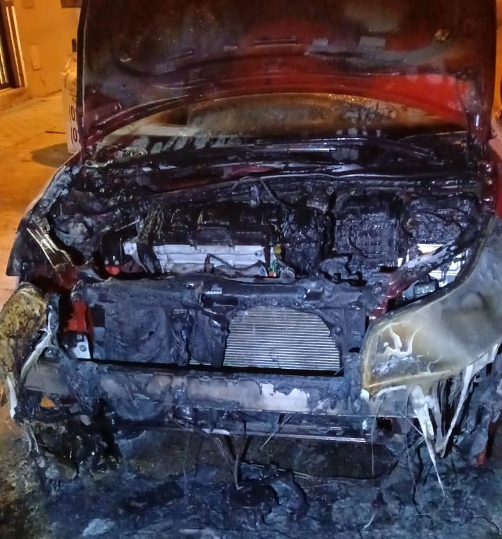Incendio Vehicular en Comodoro Rivadavia: Sospechan de un Ataque Intencional