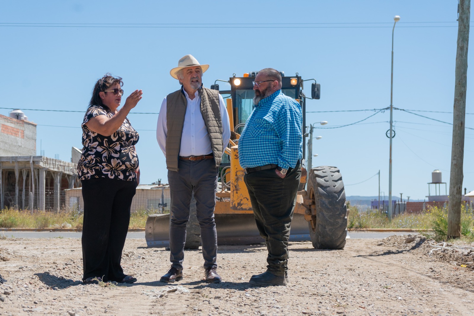 Othar supervisó trabajos viales en el barrio COMIPA y dialogó con vecinos sobre sus necesidades