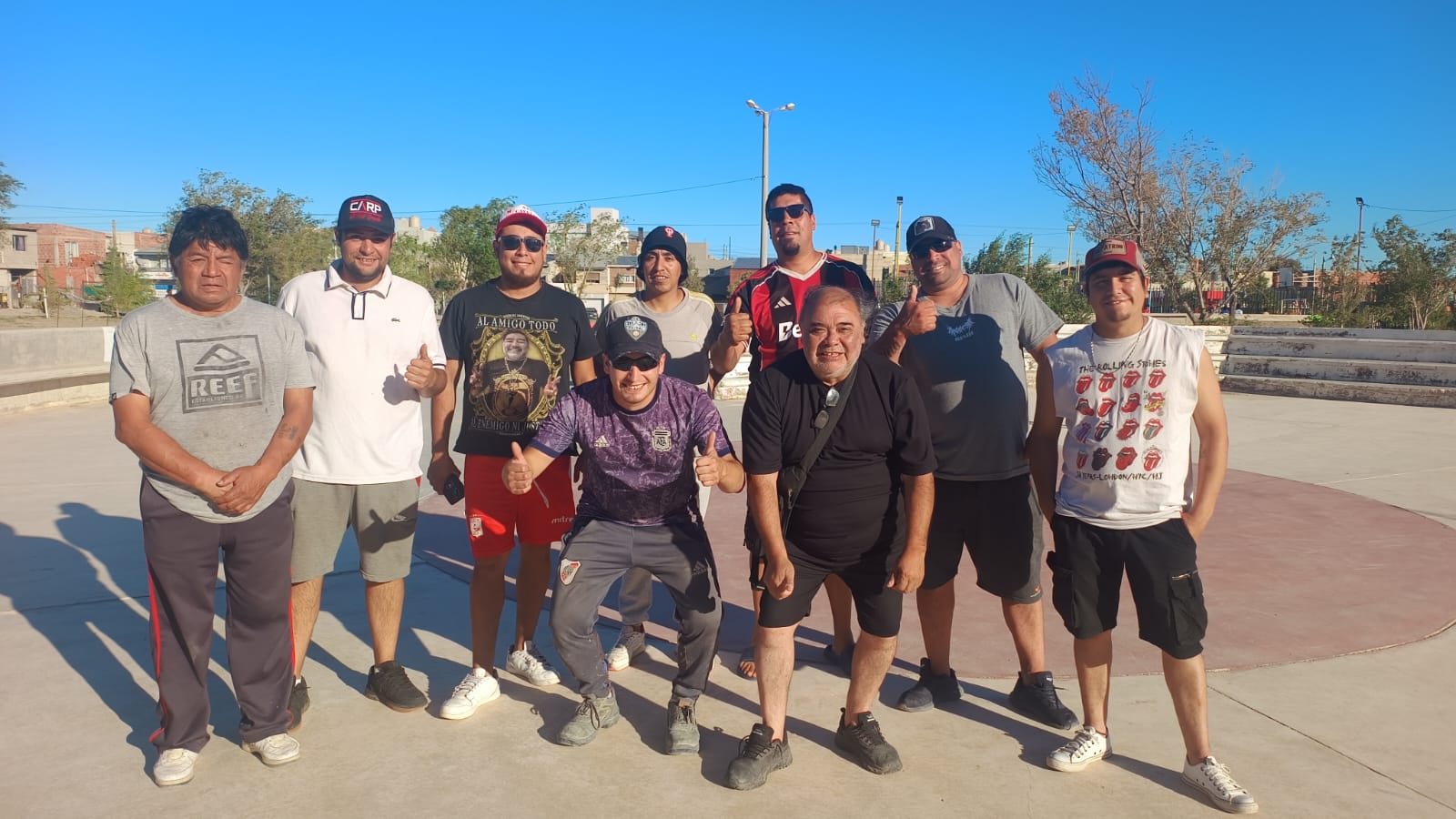 Realizan una jornada solidaria para asistir a familias del barrio Sismográfica